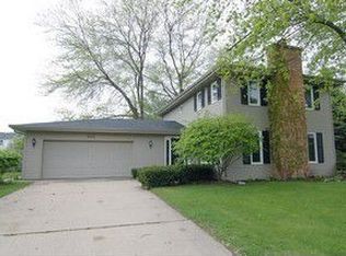 1004 Maple Ln, Batavia, IL 60510