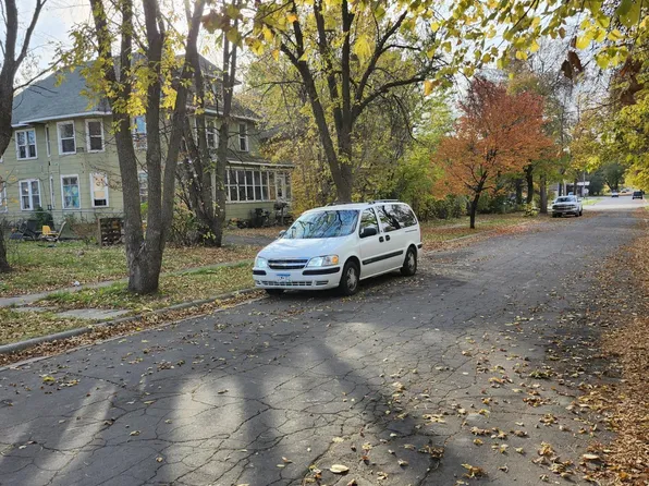 106 6th St S, Virginia, MN 55792