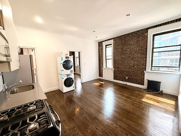 201 E 61st St #7 — Photo 2
