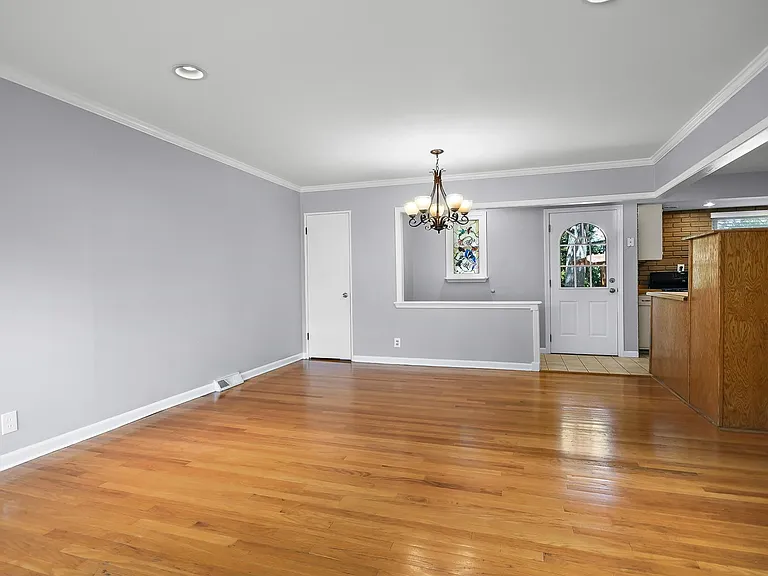 721 Montego Dr — Photo 6