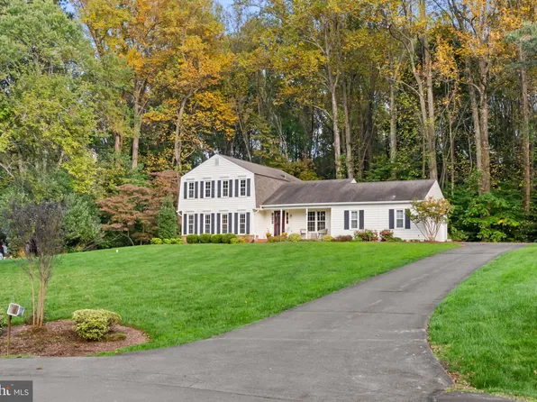 6119 Kings Color Dr, Fairfax, VA 22030