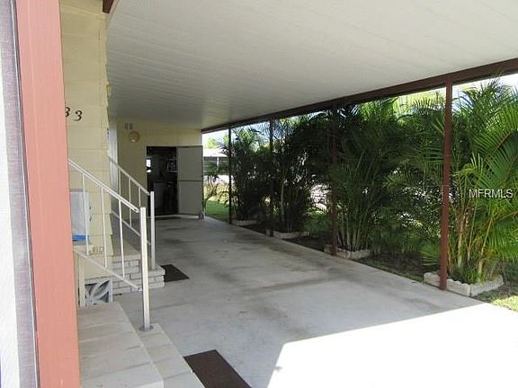 5th image of 33 Castaway Ct