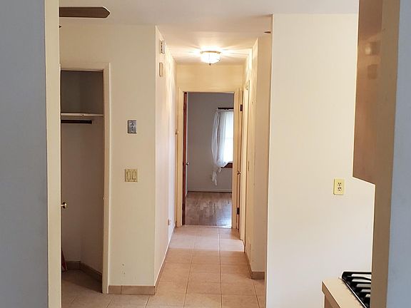 5th image of 431 Adelaide Ave