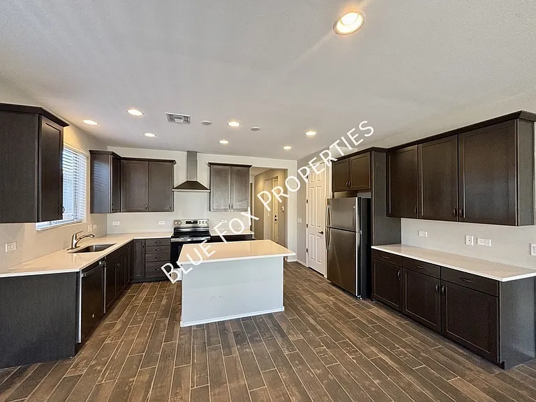 12013 E Ryscott Cir — Photo 3