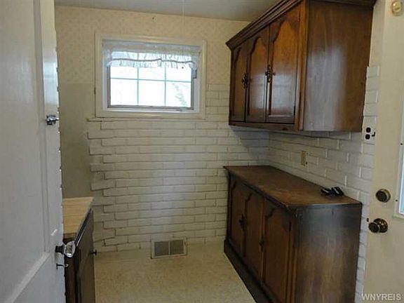 4th image of 265 Woodland Dr