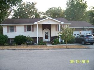 826 Hinton Dr, Maysville, KY 41056
