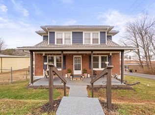 404 1st St SW, Pulaski, VA 24301