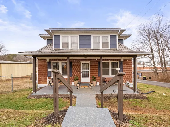 404 1st St SW, Pulaski, VA 24301