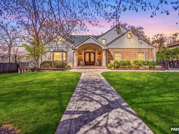 407 Mark Ln, River Vale, NJ 07675