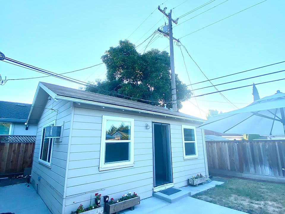 1st image of 2101 Peachtree Ln