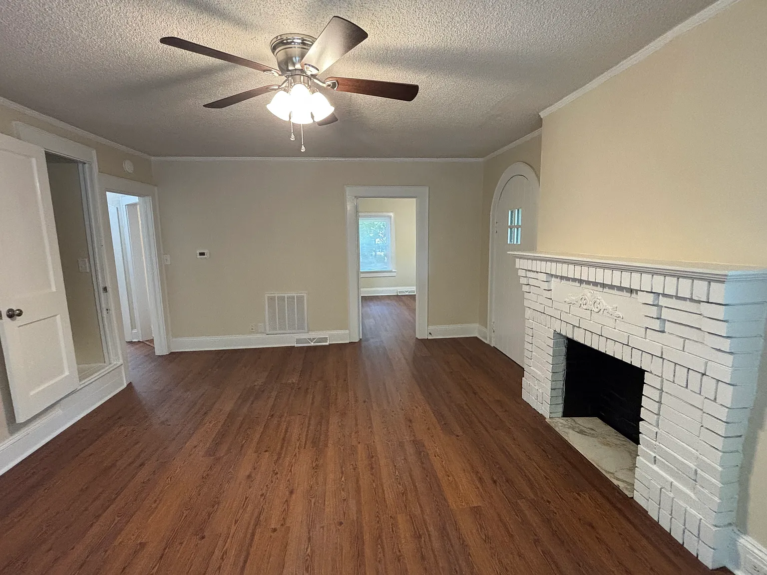 2 bed, $1,300 — Photo 3