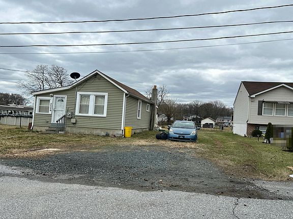 2nd image of 2526 Popes Ln