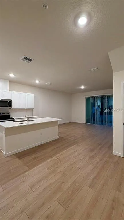 3 bed, 2.5 bath, 1673 sqft, $2,550 — Photo 4