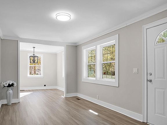 5th image of 136 Inez Dr