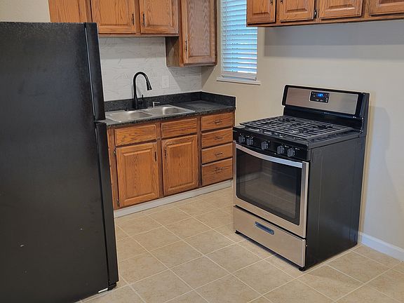 5th image of 510 Elizabeth Ln