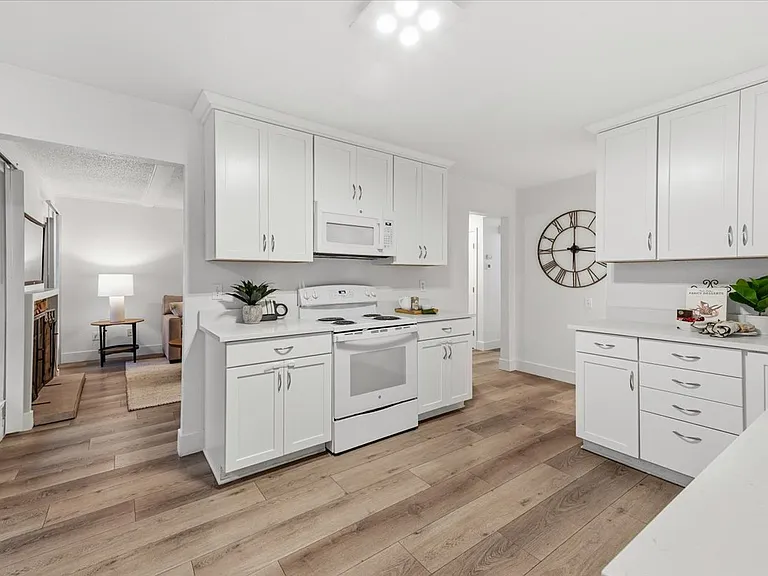 2680 S Whitney Blvd — Photo 4