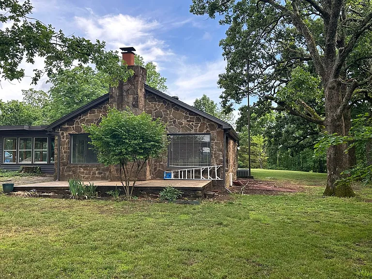 460 W Ravenswood Ln — Photo 29