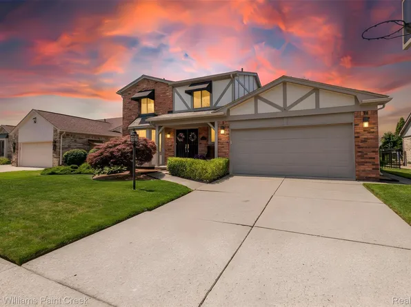 44333 Pentwater Dr, Clinton Township, MI 48038