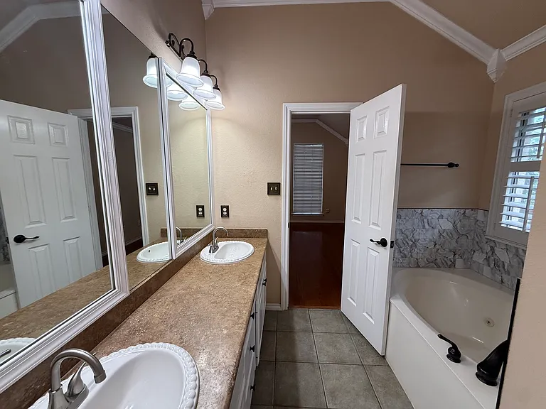 1107 Lyra Ln — Photo 12