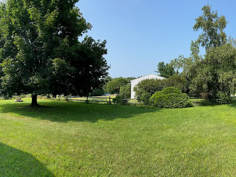Julie Dr — Photo 18