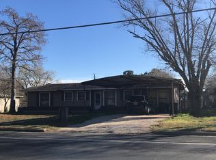 1015 W Goodwin St, Pleasanton, TX 78064