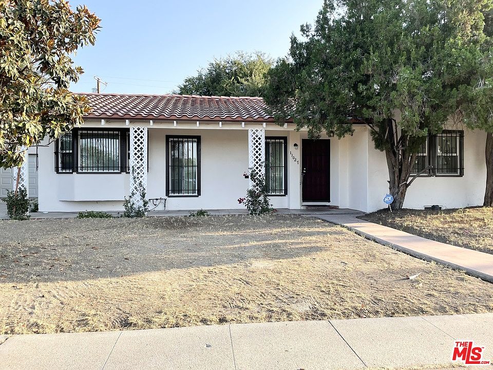 1st image of 11027 Emelita St