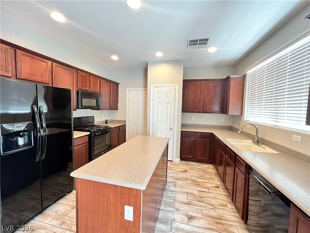 3 bed, 2.5 bath, 1694 sqft, $2,195 — Photo 4