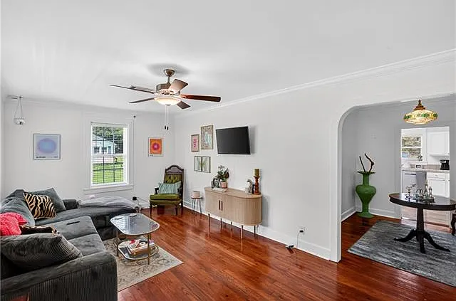 225 Magnolia St — Photo 4