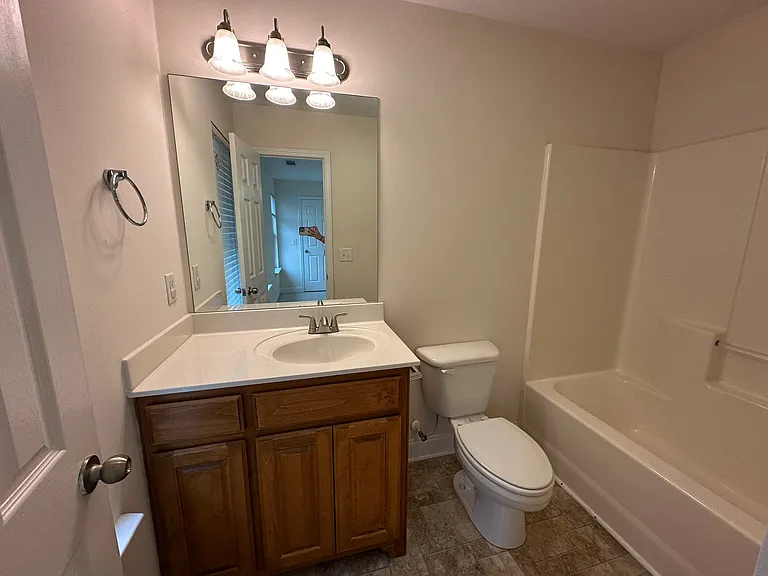 122 Crown Point Dr #4 — Photo 14