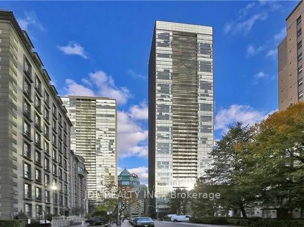 101 Charles St E, Toronto, ON