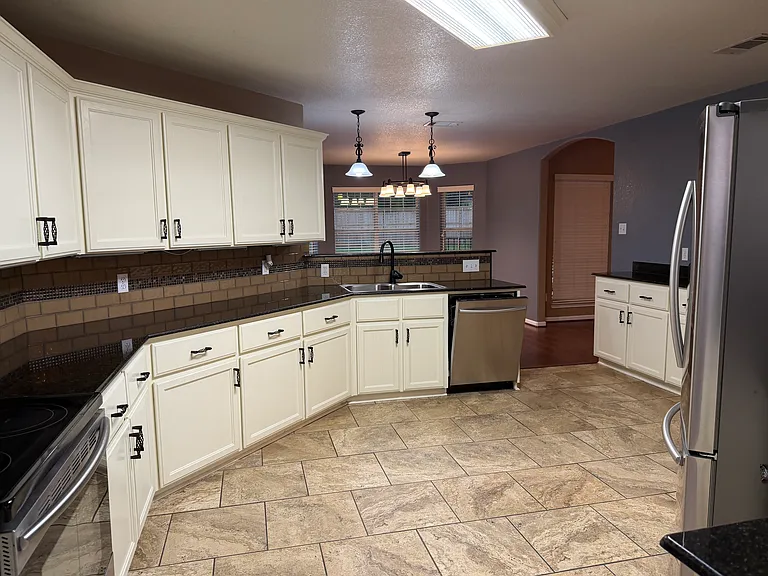 621 S Roy Reynolds Dr — Photo 18
