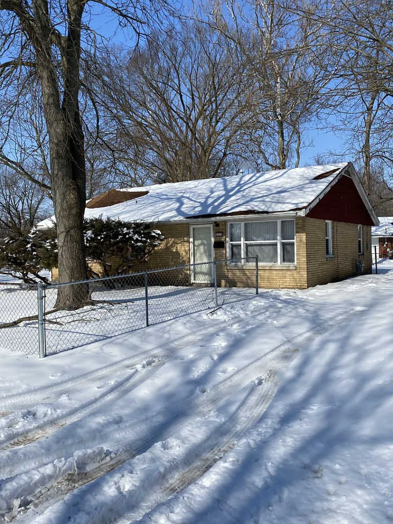 1510 Williamsburg Dr photo 1