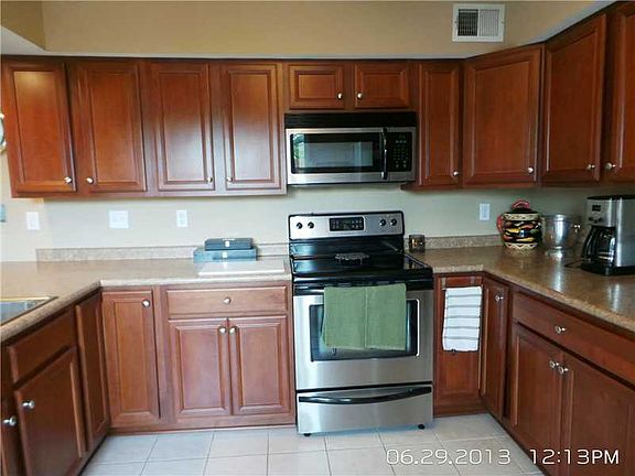 5th image of 1500 W Esplanade Ave APT 36F