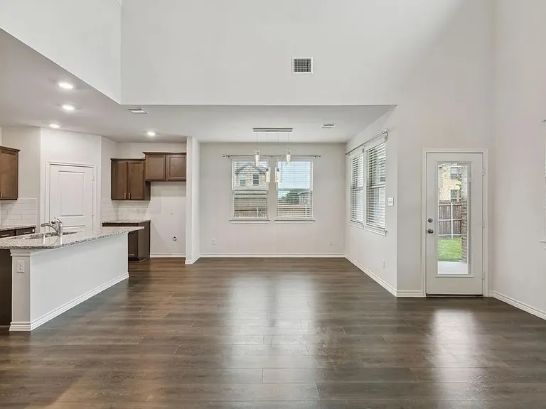 401 Gallop Dr — Photo 13