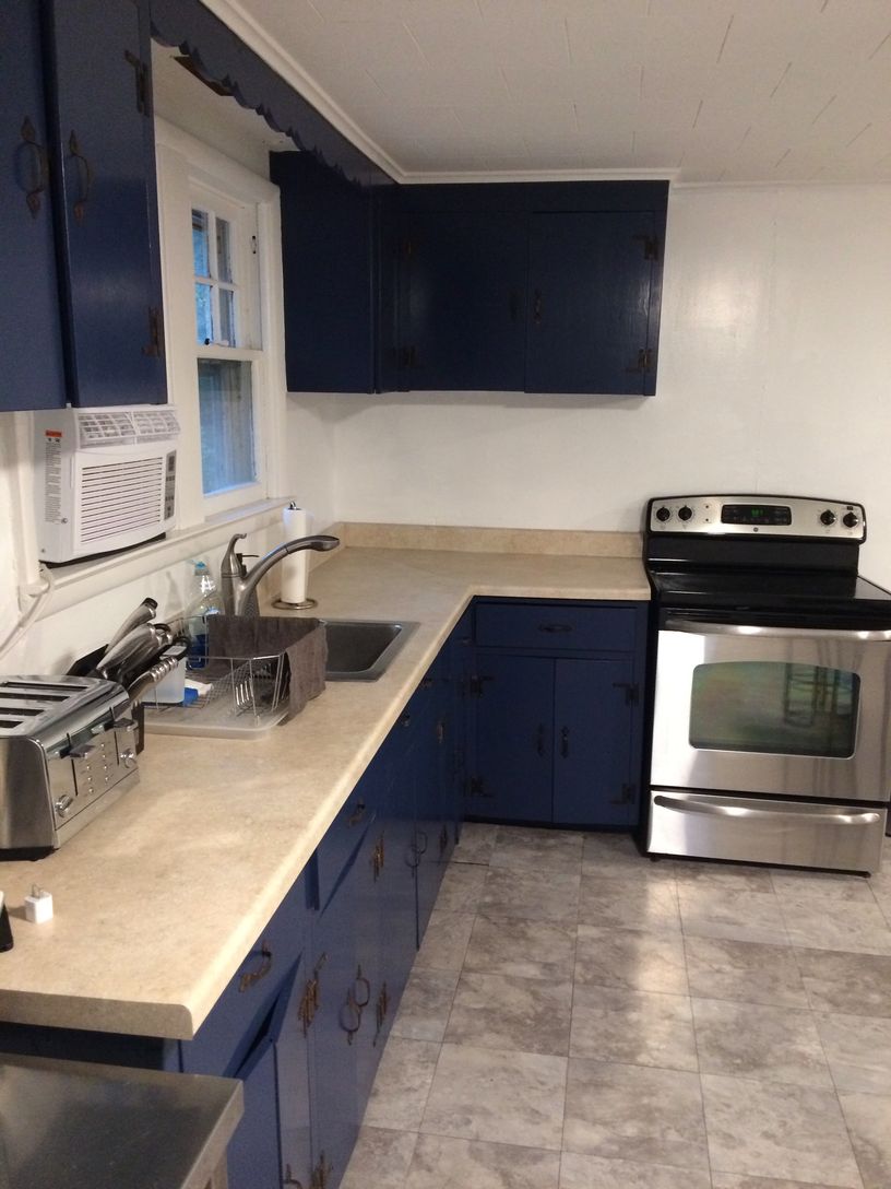 Front cottage kitchen