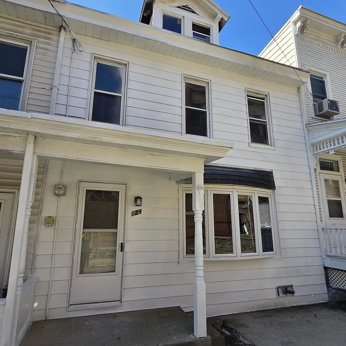 3 bed, 1.5 bath, $1,300 — Photo 1