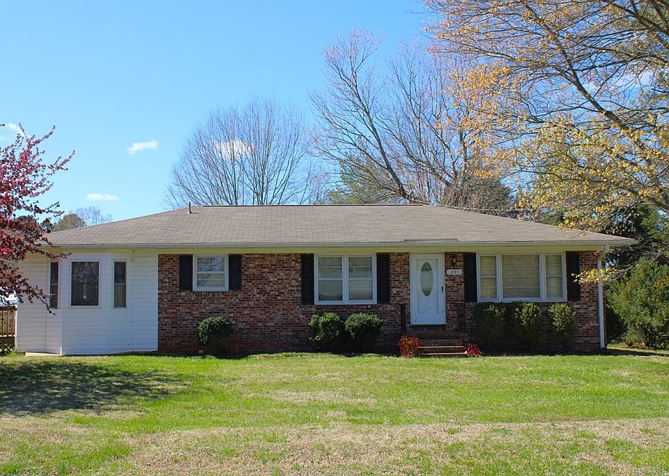 1st image of 1045 E Oak Hill Dr