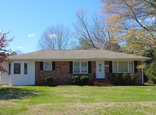 1045 E Oak Hill Dr, Halifax, VA 24558