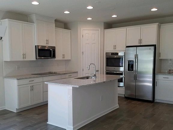 2nd image of 204 Sandstone Dr