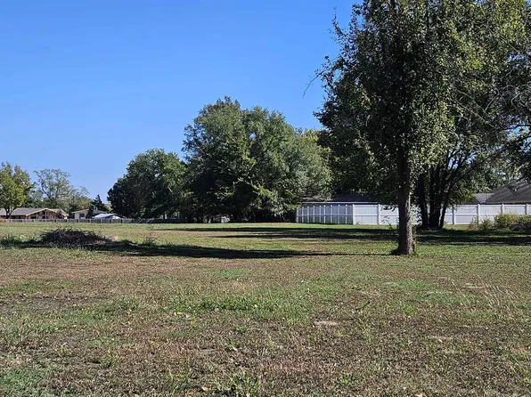 1108 Wheat Rd, Winfield, KS 67156