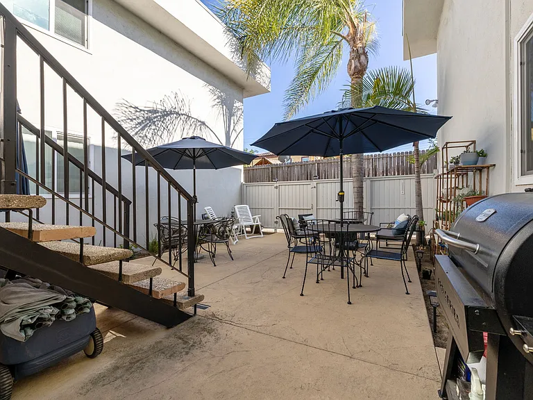 17405 Van Ness — Photo 46