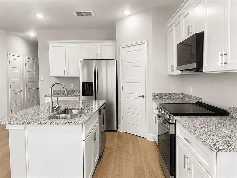7161 Magnolia Vlg #201 — Photo 2