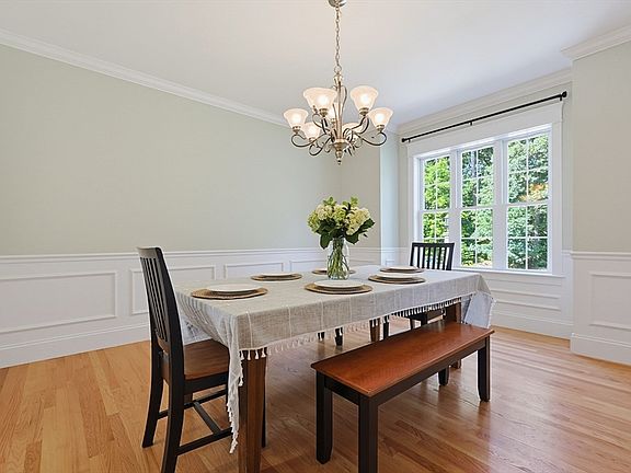 5th image of 22 Chamberlains Mill Ln
