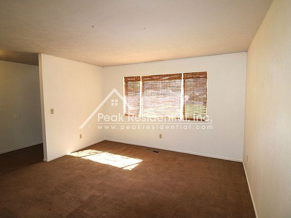 4th image of 2879 King Edward Dr