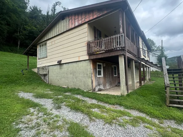 927 Beverly Dr, Glenville, WV 26351