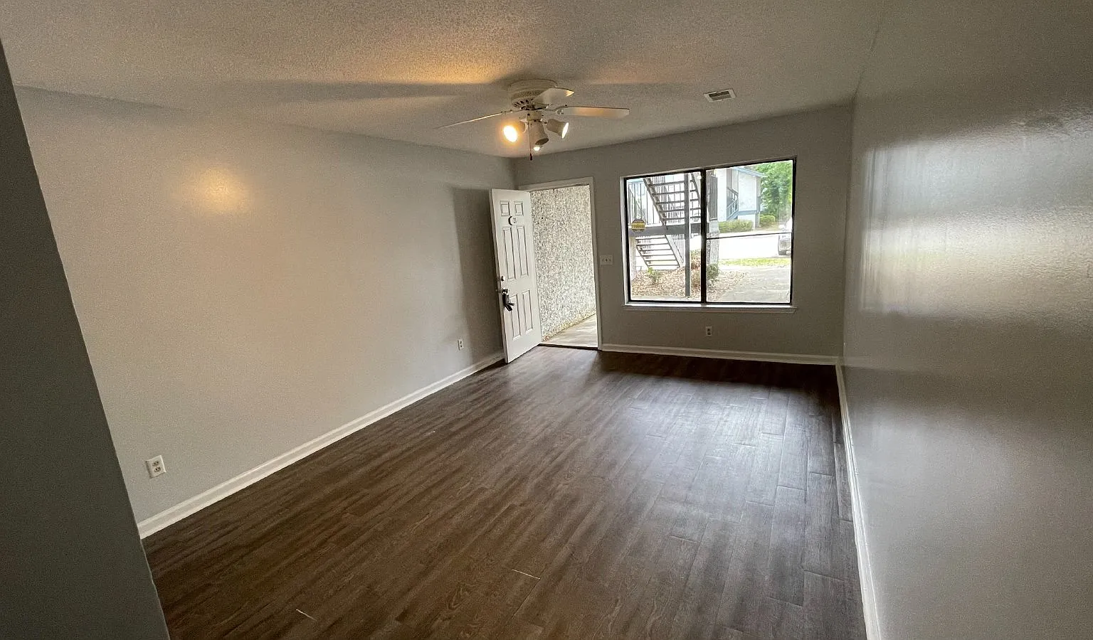 2 bed, 2.0 bath, 900 sqft, $1,225 — Photo 3