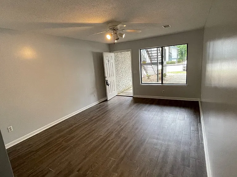 910 Brett Dr #21 — Photo 3