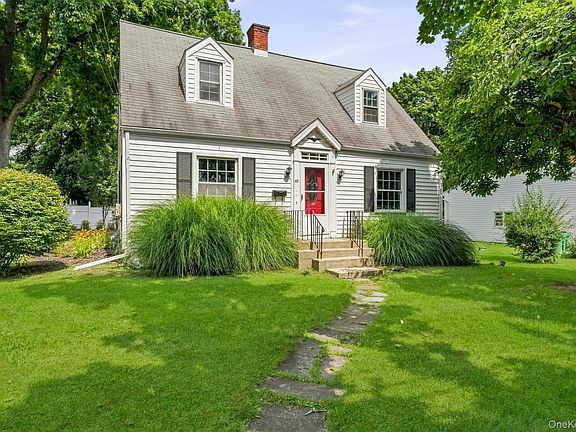 5th image of 107 E Cedar Street