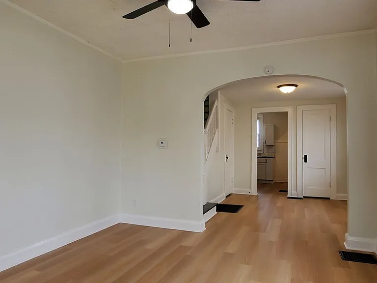 2742 Shelby St — Photo 3