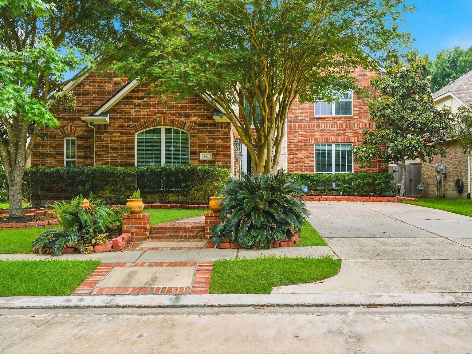 4 bed, 3.5 bath, 3341 sqft, $3,300 — Photo 3